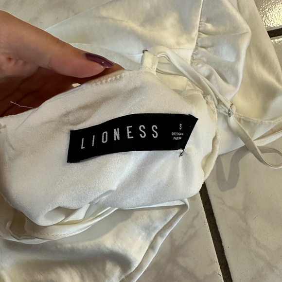 Lioness white satin dress - Picture 10 of 11